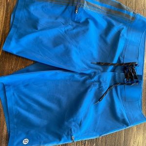 Lulu Lemon Men’s Water Shorts Sz34